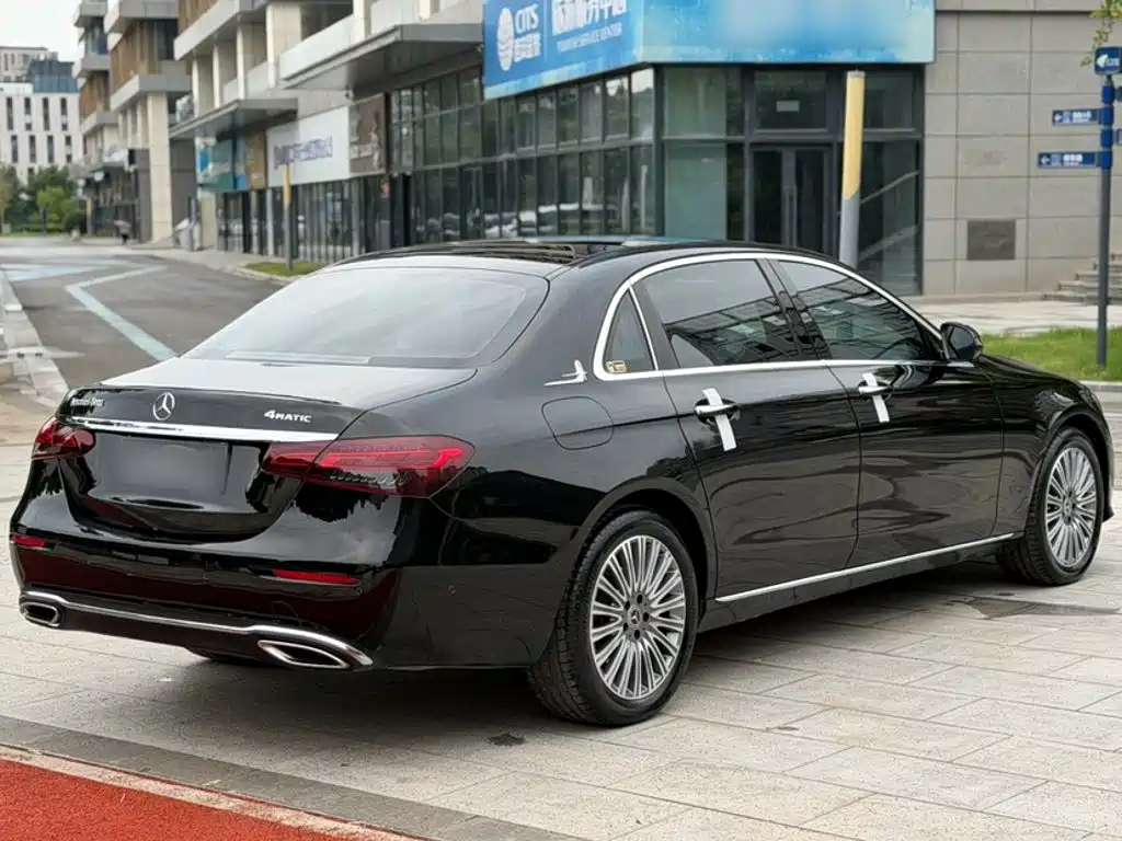 Mercedes-Benz E-Class — миниатюра 8
