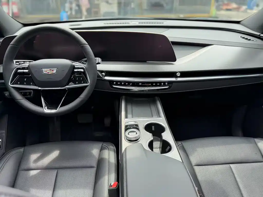 Cadillac XT5 — миниатюра 6