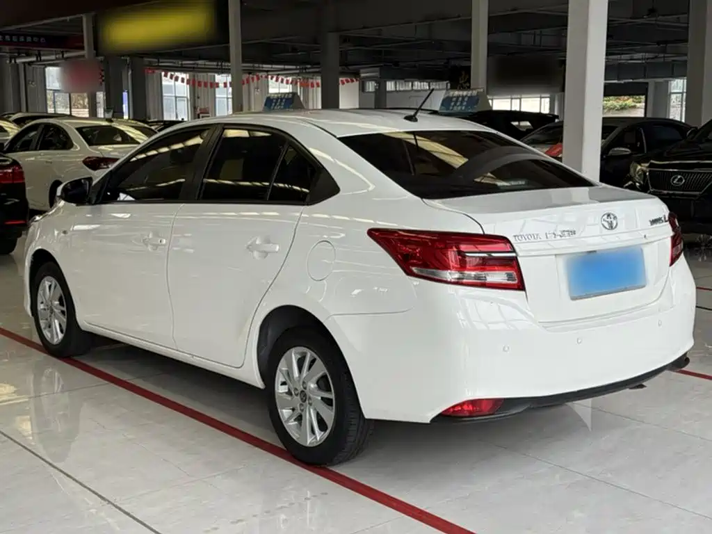 Toyota Yaris L — миниатюра 5