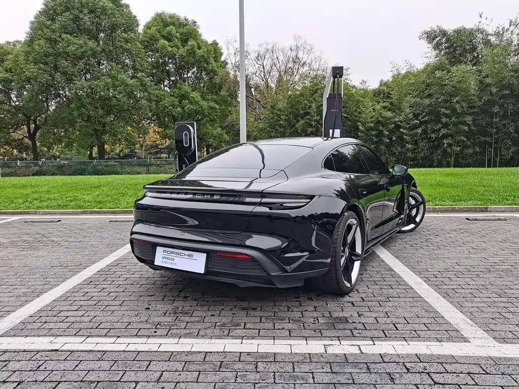 Porsche Taycan — миниатюра 17