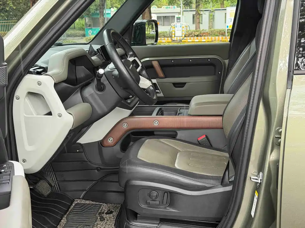Land Rover Defender — миниатюра 4