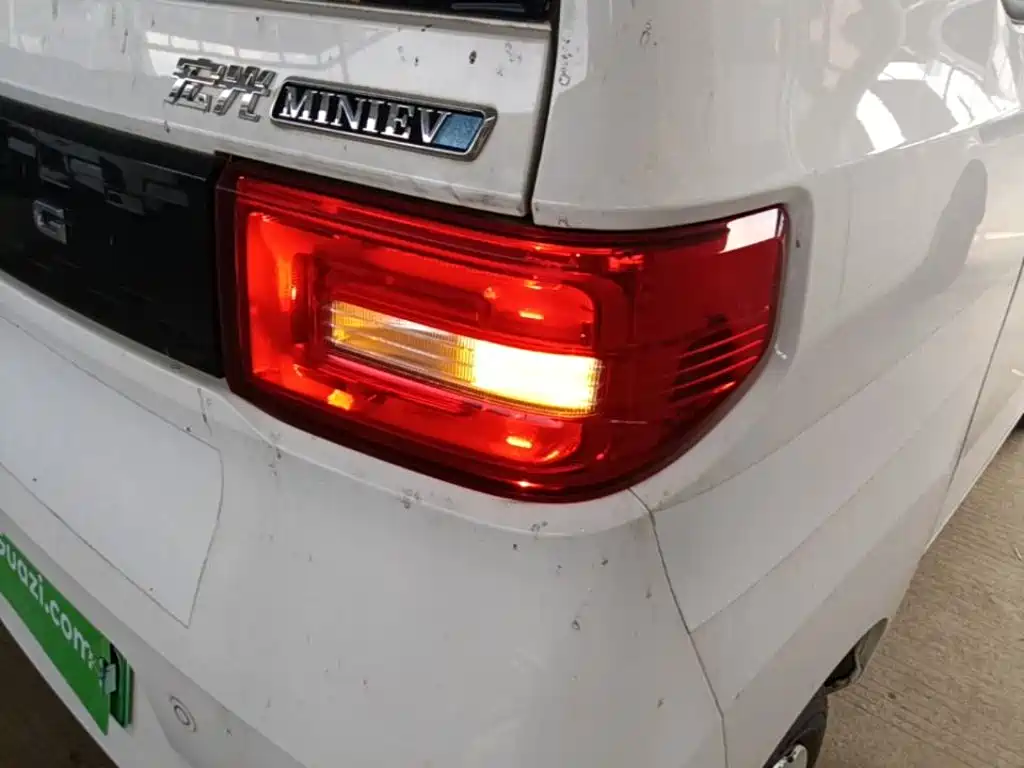 Wuling MINIEV — миниатюра 8