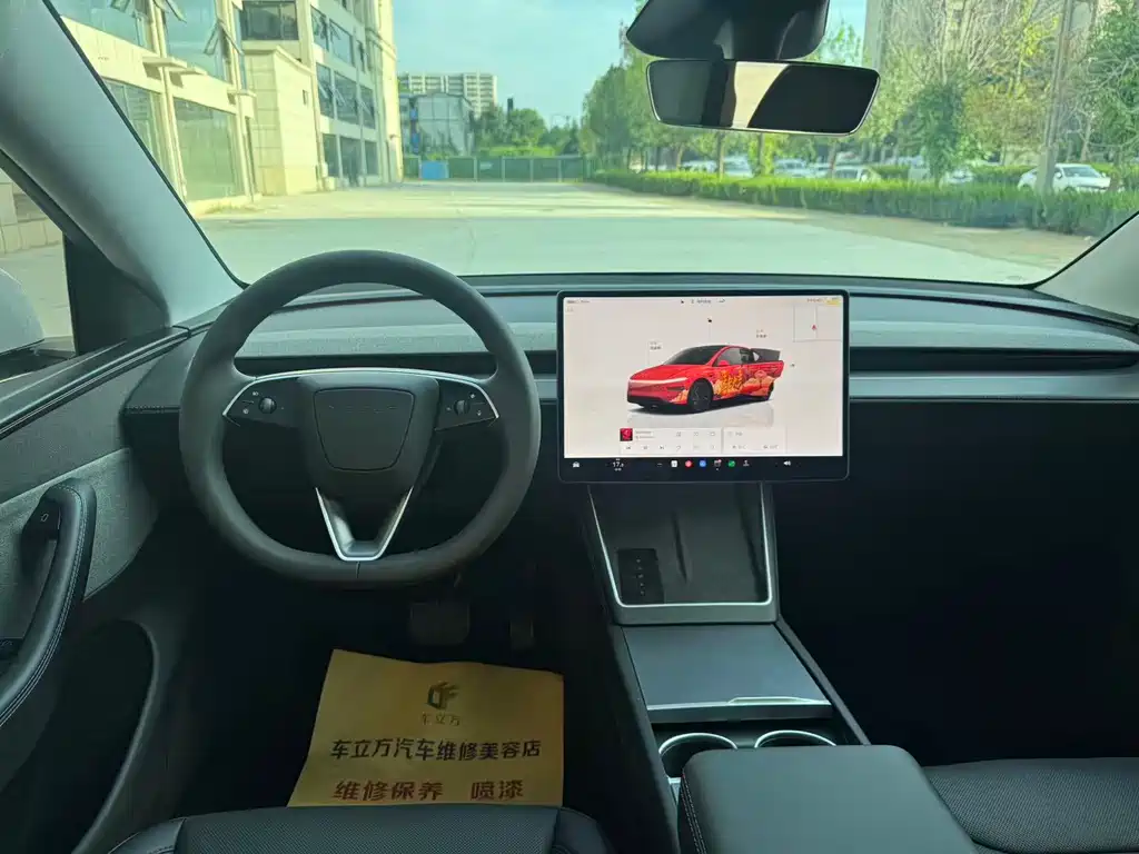 Tesla Model Y — миниатюра 4