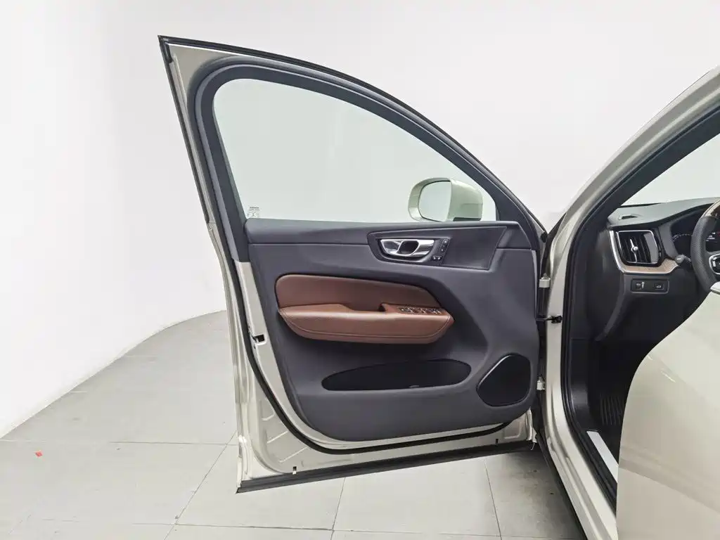 Volvo XC60 — миниатюра 8