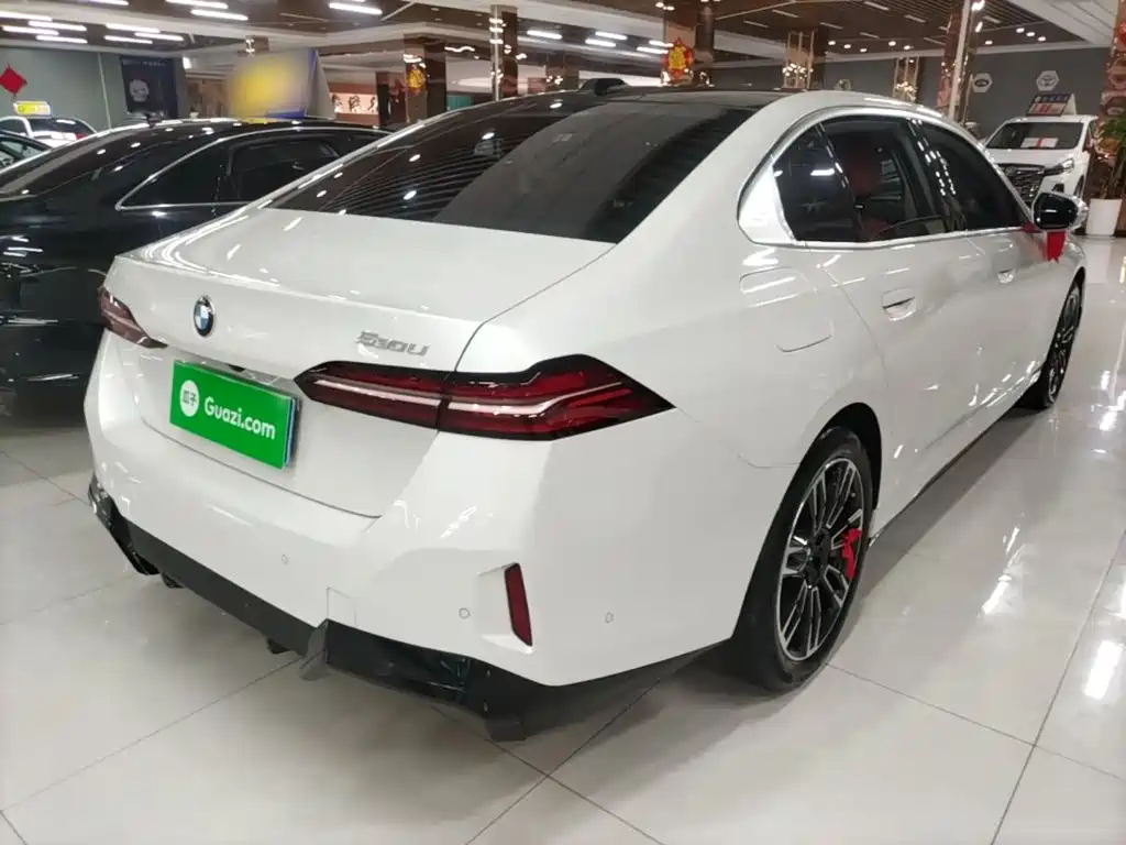 BMW 5 Series — миниатюра 7