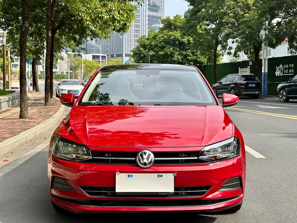 VOLKSWAGEN POLO