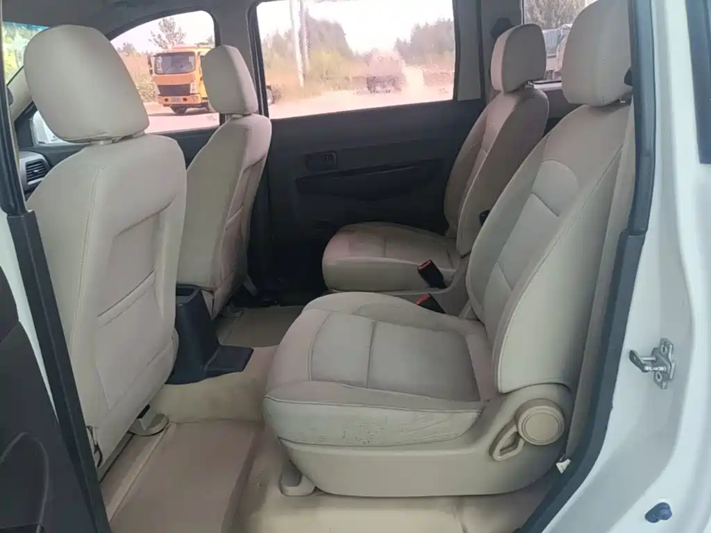 Wuling Hongguang — миниатюра 17