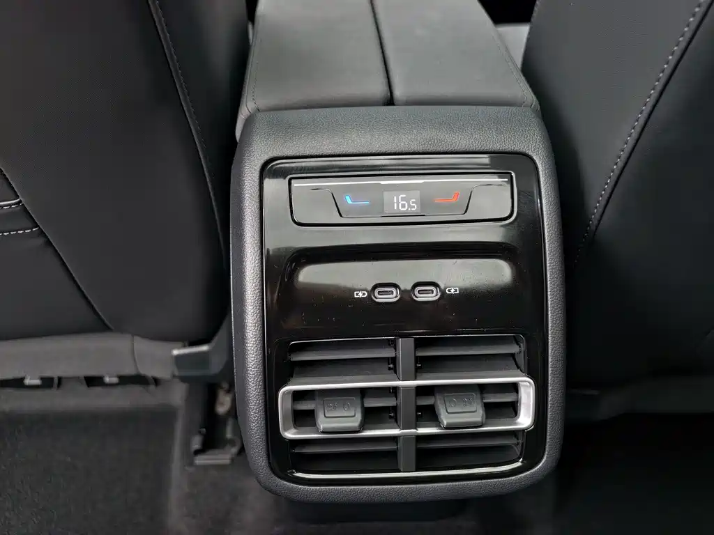 Volkswagen Tiguan L — миниатюра 32