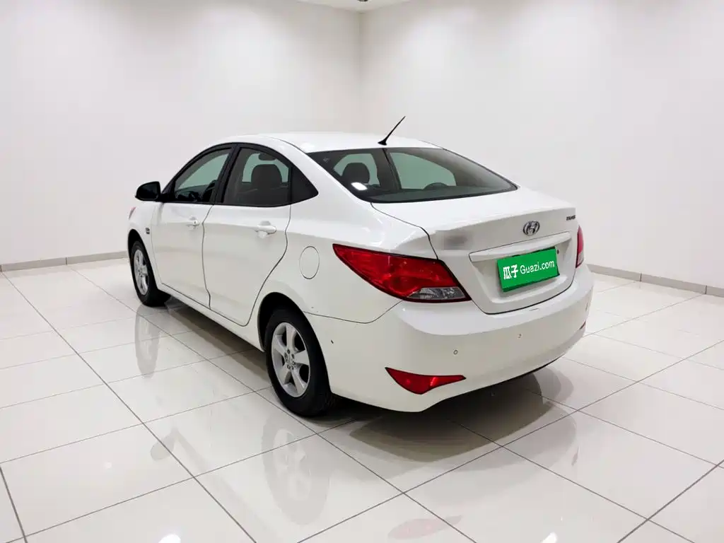 Hyundai Verna — миниатюра 4