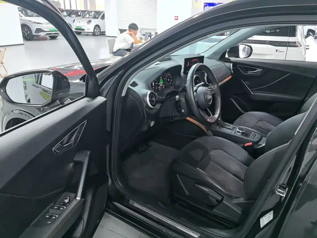 Audi Q2L e-tron — миниатюра 16