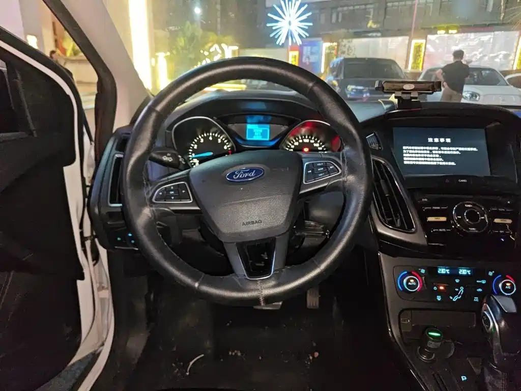 Ford Focus — миниатюра 11