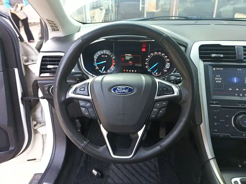 Ford Mondeo — миниатюра 11