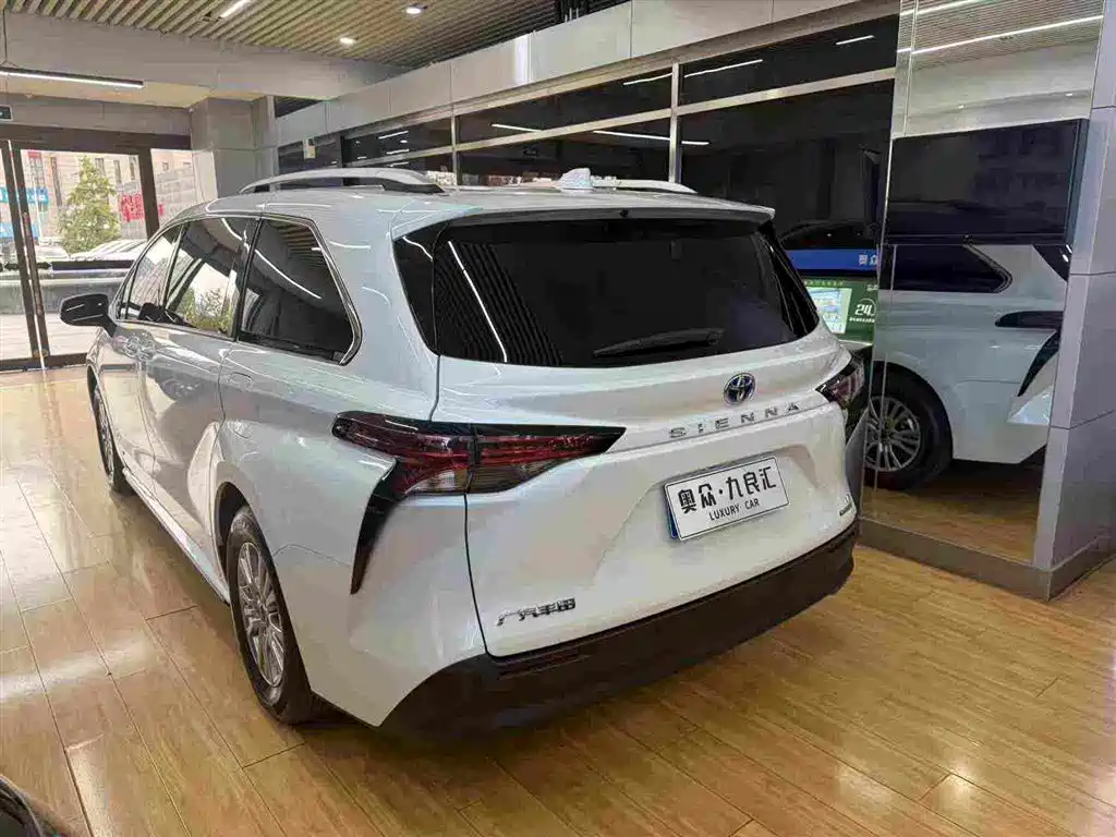 Toyota Sienna — миниатюра 13