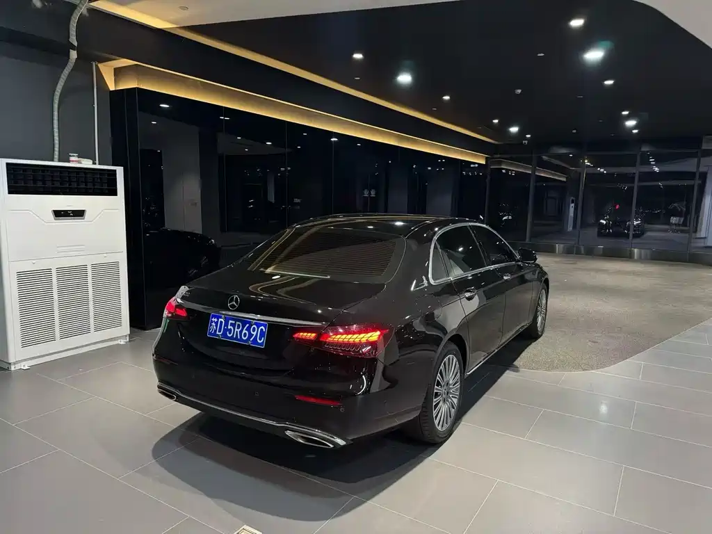 Mercedes-Benz E-Class — миниатюра 6