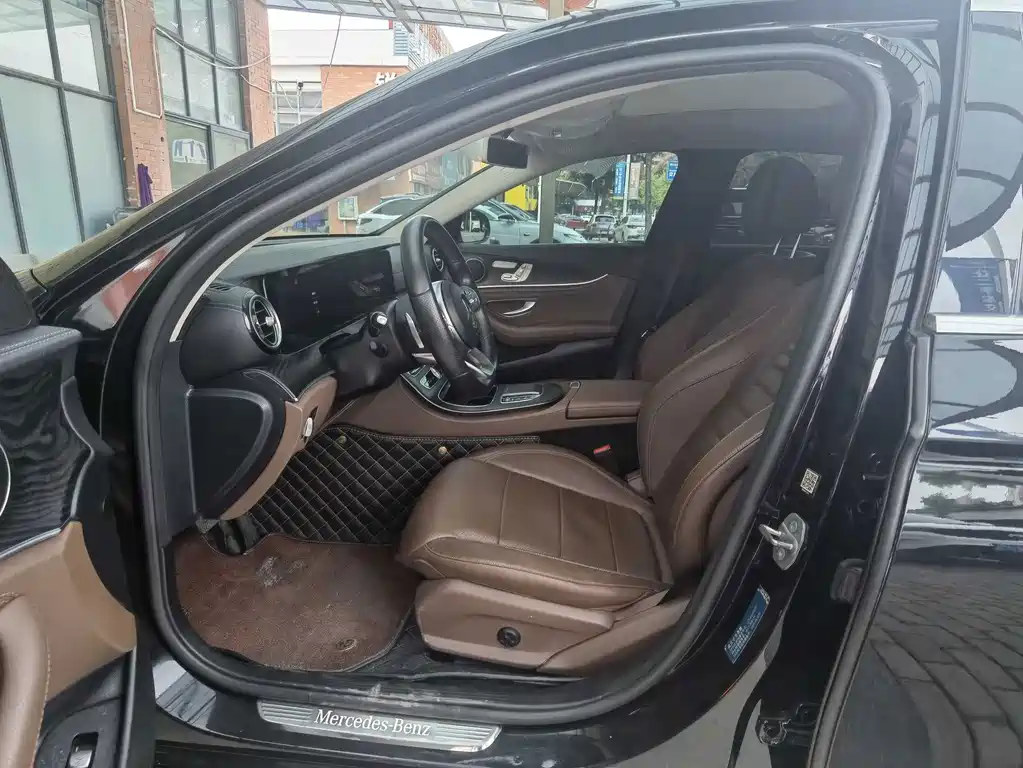 Mercedes-Benz E-Class — миниатюра 4