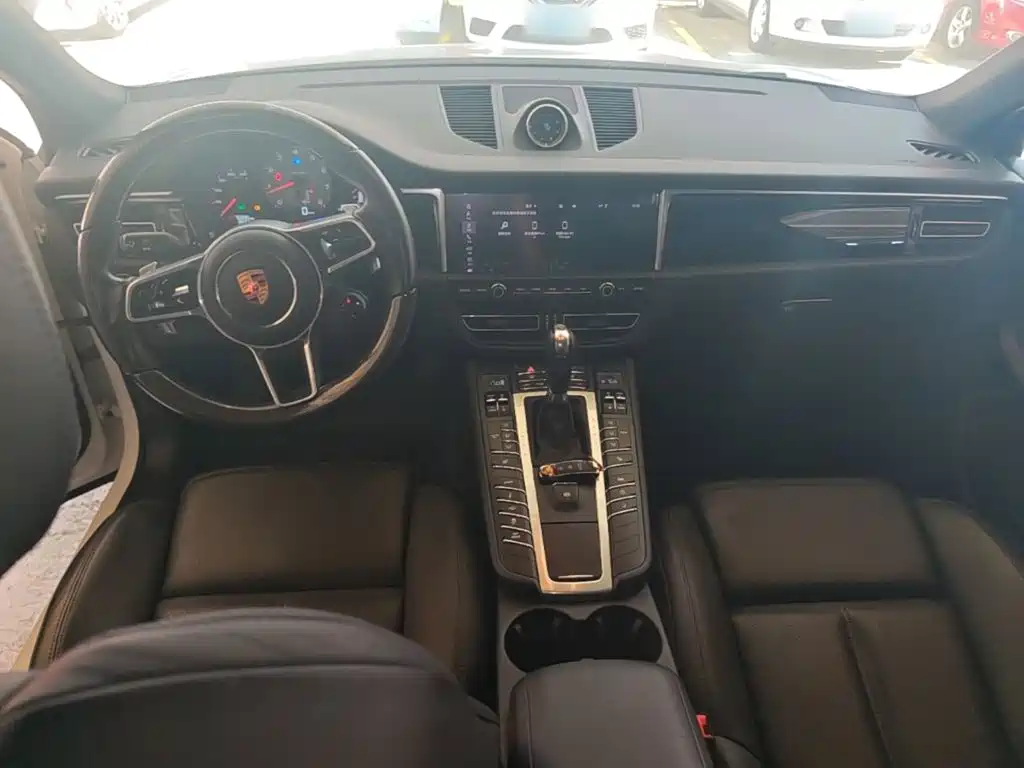 Porsche Macan — миниатюра 10
