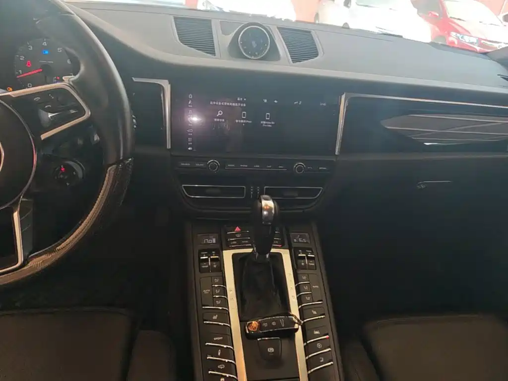 Porsche Macan — миниатюра 13