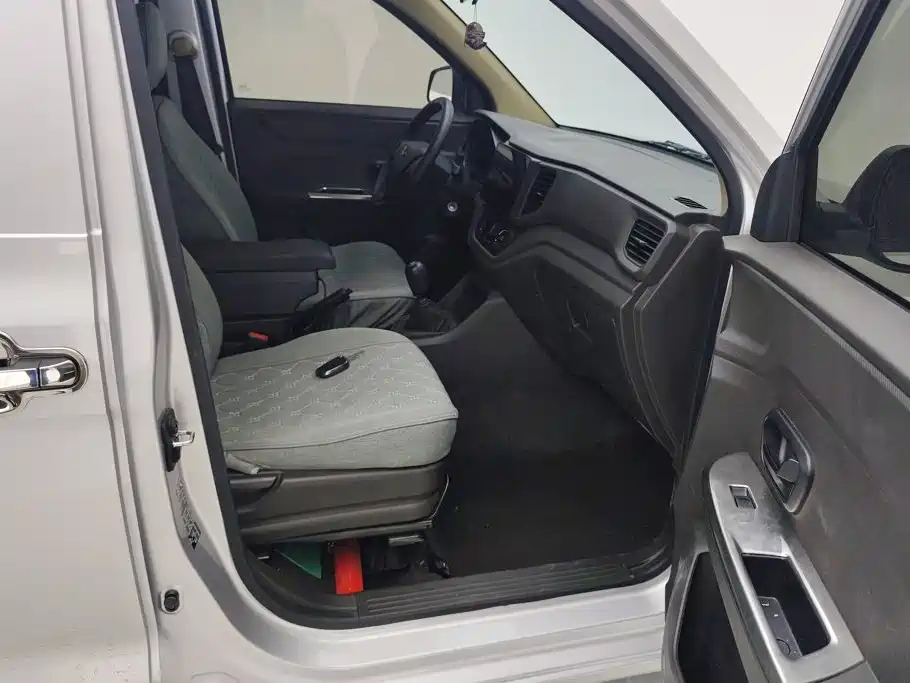 Wuling Hongguang V — миниатюра 8