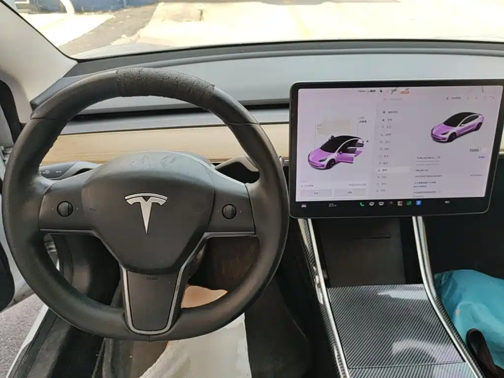 Tesla Model 3 — миниатюра 10