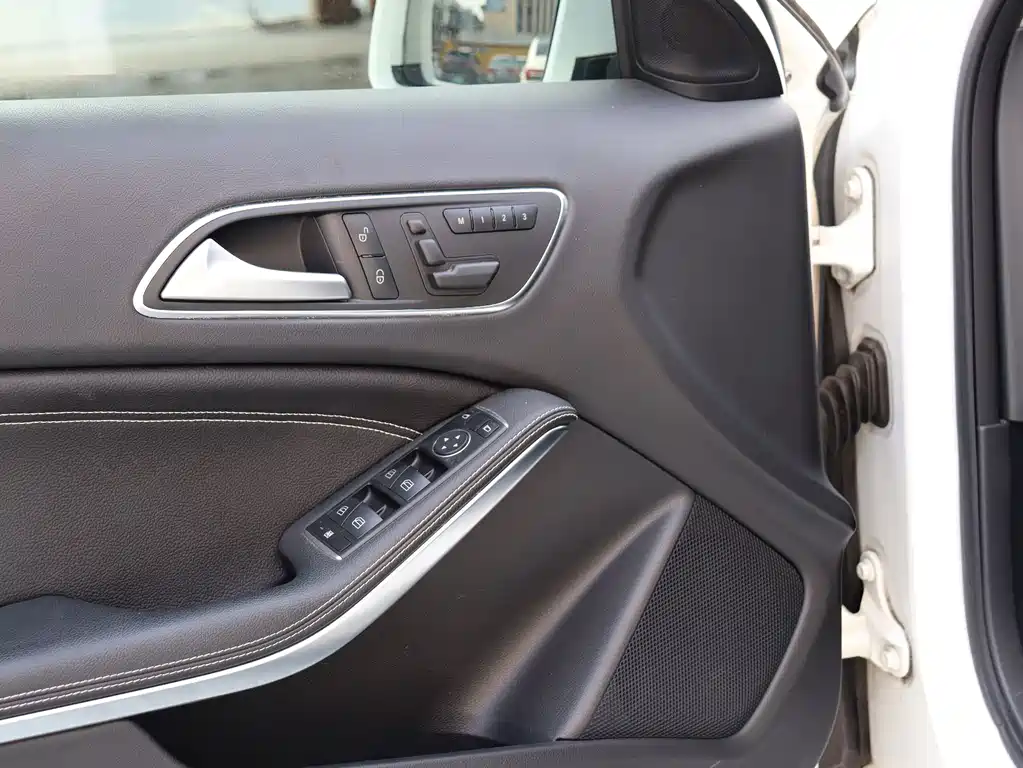 Mercedes-Benz GLA — миниатюра 8