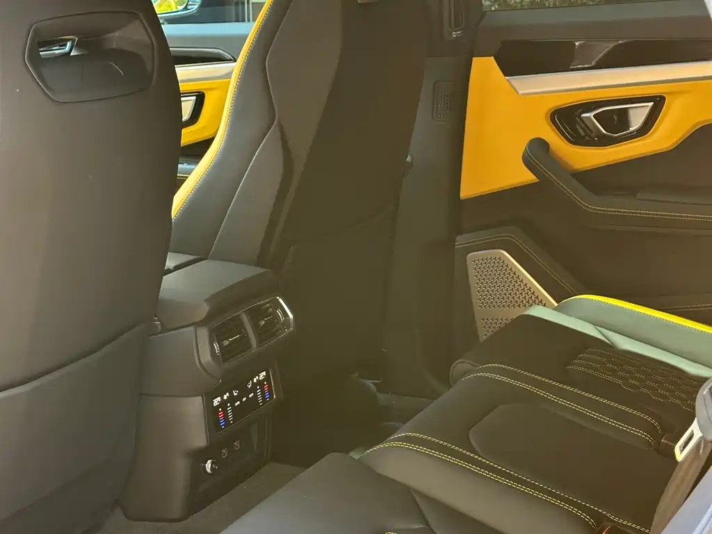 Lamborghini Urus — миниатюра 9