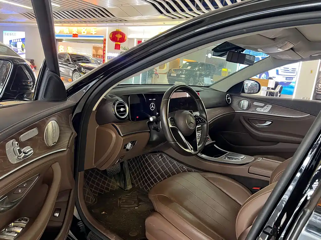 Mercedes-Benz E-Class — миниатюра 6