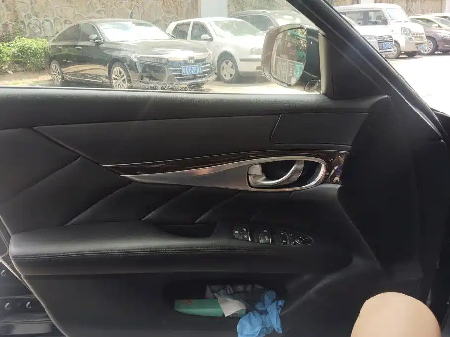 Infiniti Q70 — миниатюра 7