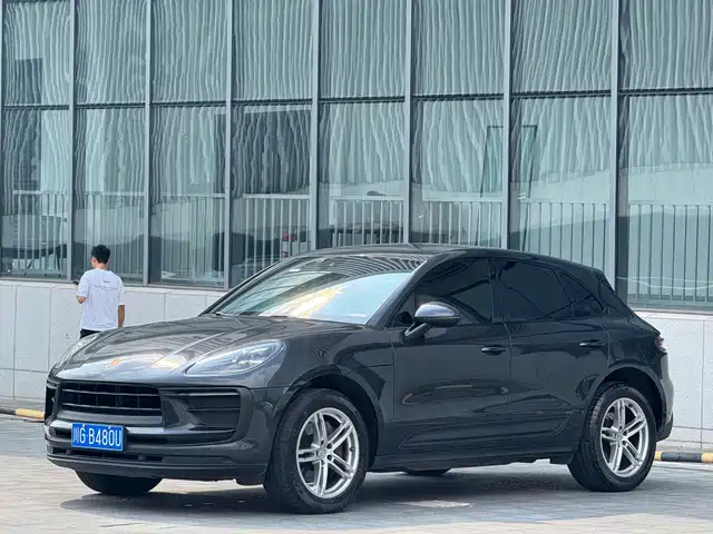 2022 Porsche Macan
