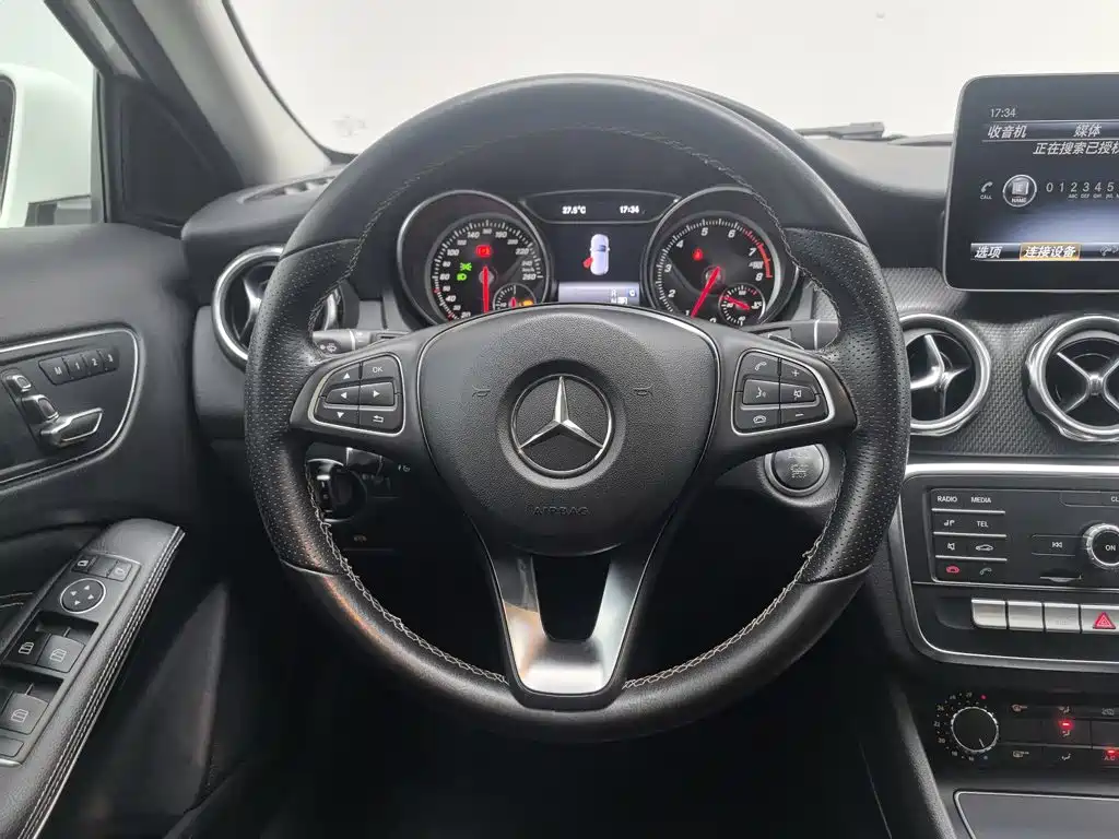 Mercedes-Benz GLA — миниатюра 11