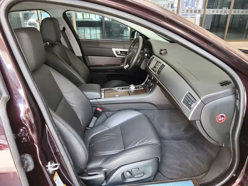 Jaguar XF — миниатюра 9