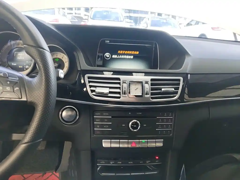 Mercedes-Benz E-Class — миниатюра 13