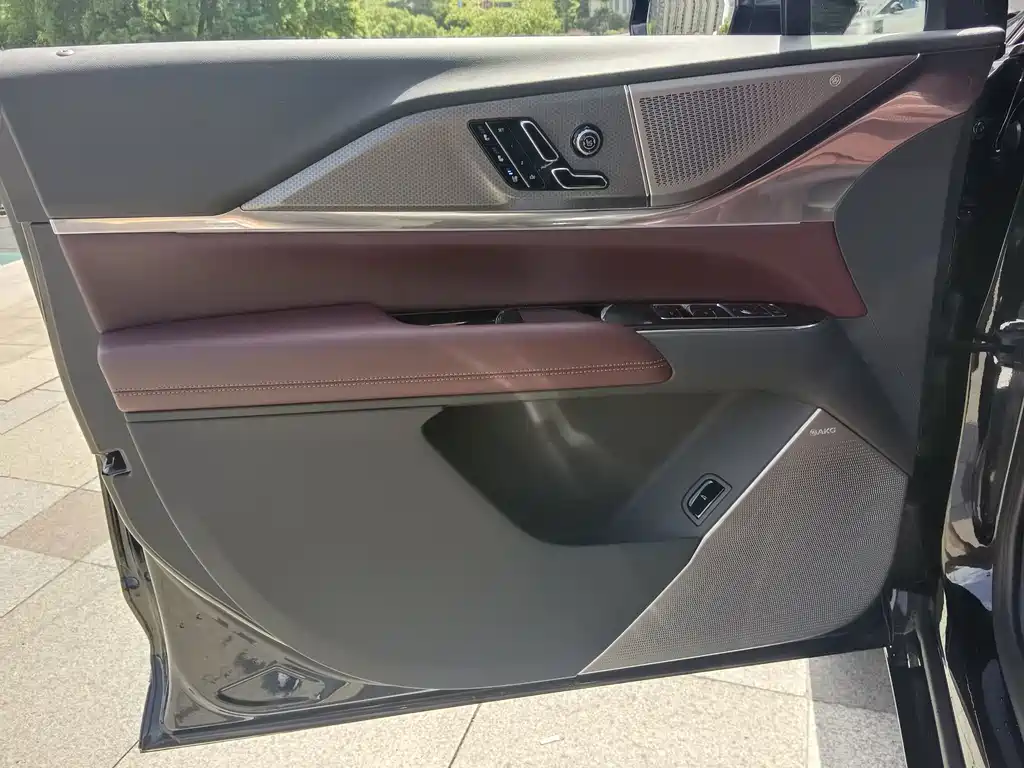 Cadillac XT5 — миниатюра 14