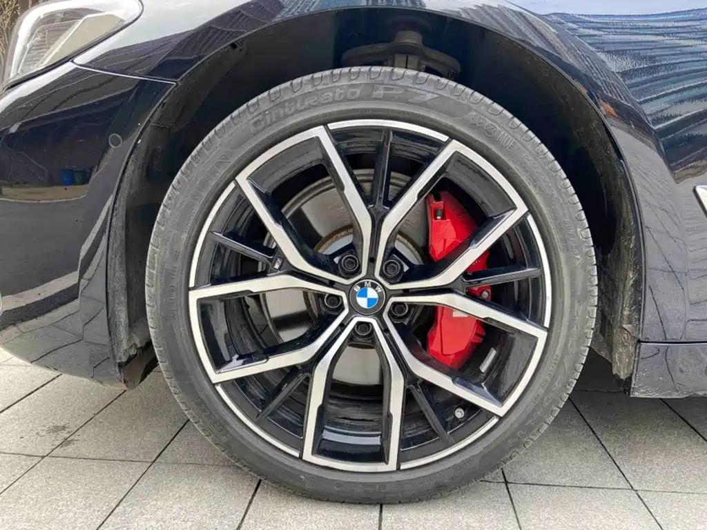 BMW 5 Series — миниатюра 8