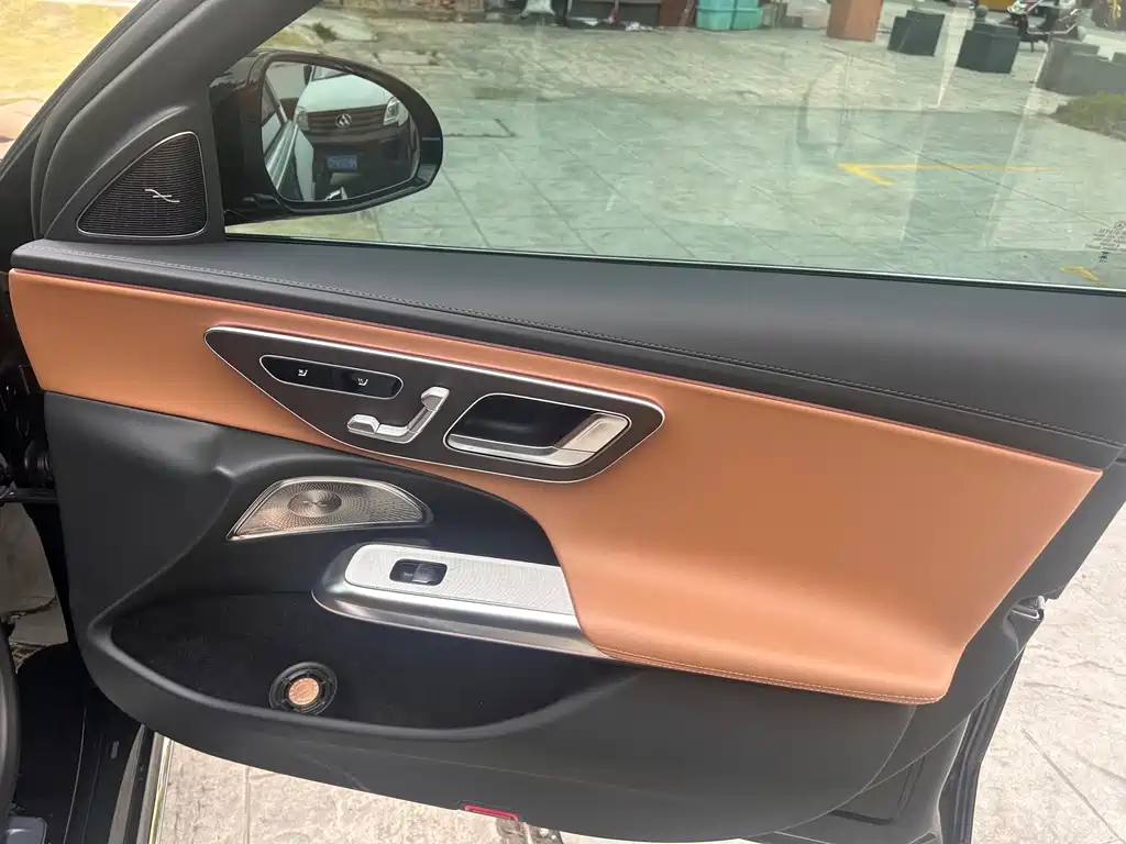Mercedes-Benz E-Class — миниатюра 13