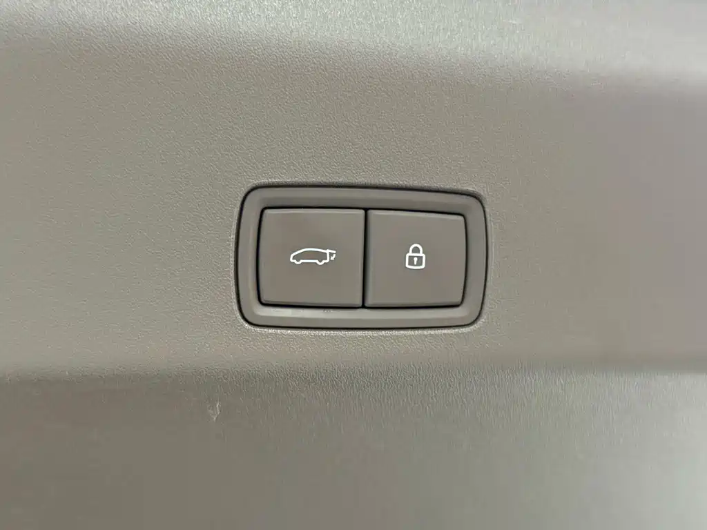 Li Auto Li MEGA — миниатюра 23