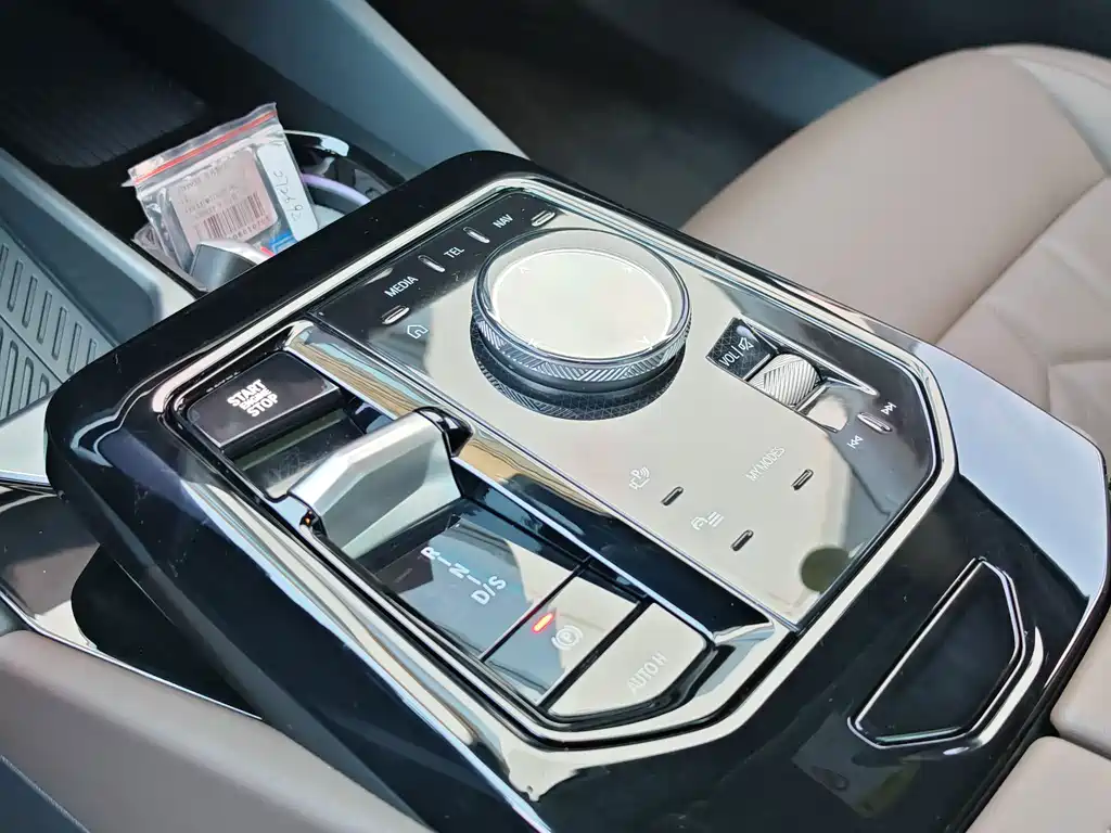 BMW 5 Series — миниатюра 24