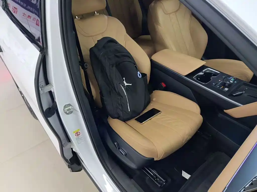 BYD L DM-i — миниатюра 25