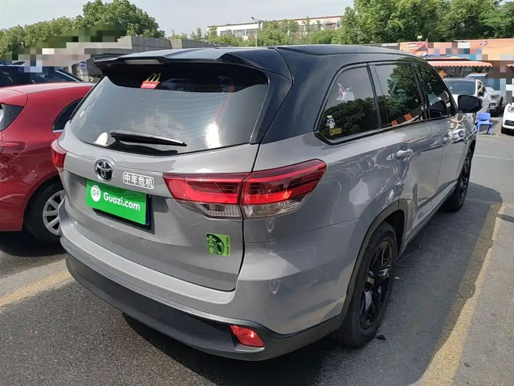 Toyota Highlander 2021 2.0T Luxury 7 мест