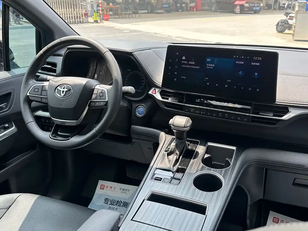 Toyota Sienna — миниатюра 11