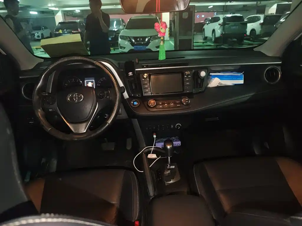 Toyota RAV4 — миниатюра 10
