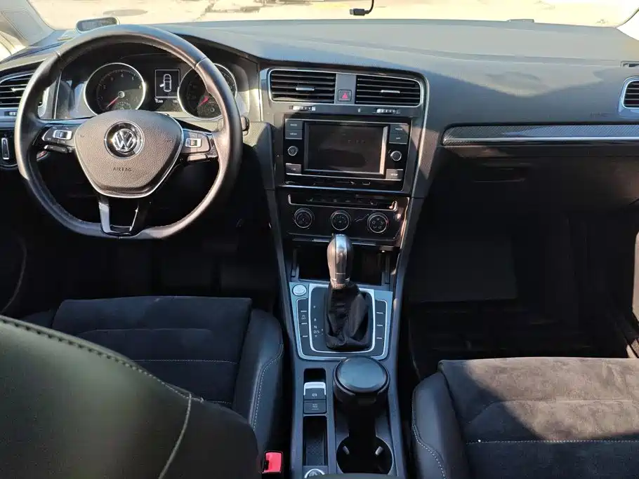 Volkswagen Golf — миниатюра 12