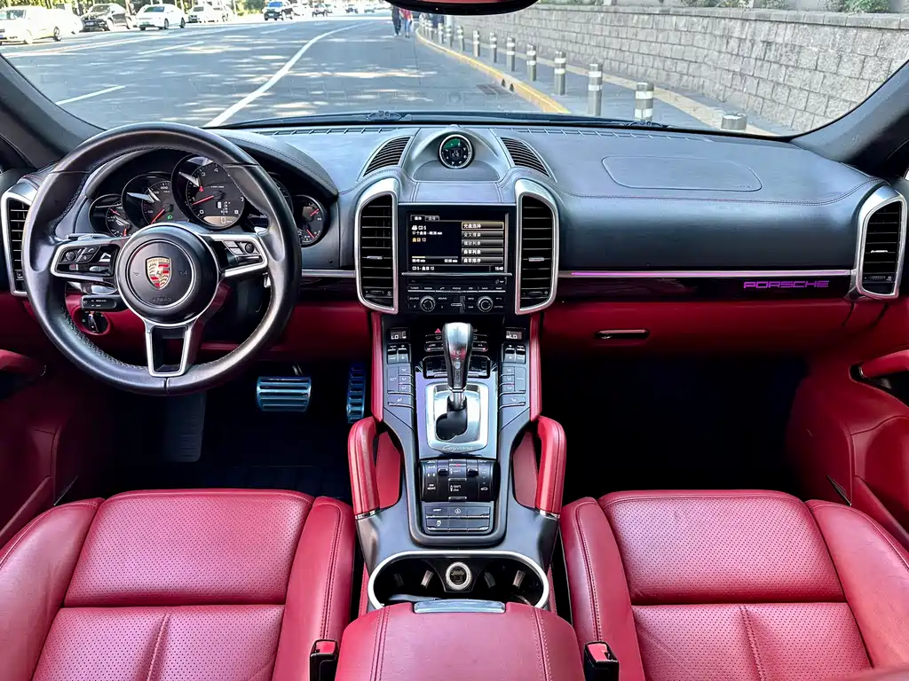 Porsche Cayenne — миниатюра 7