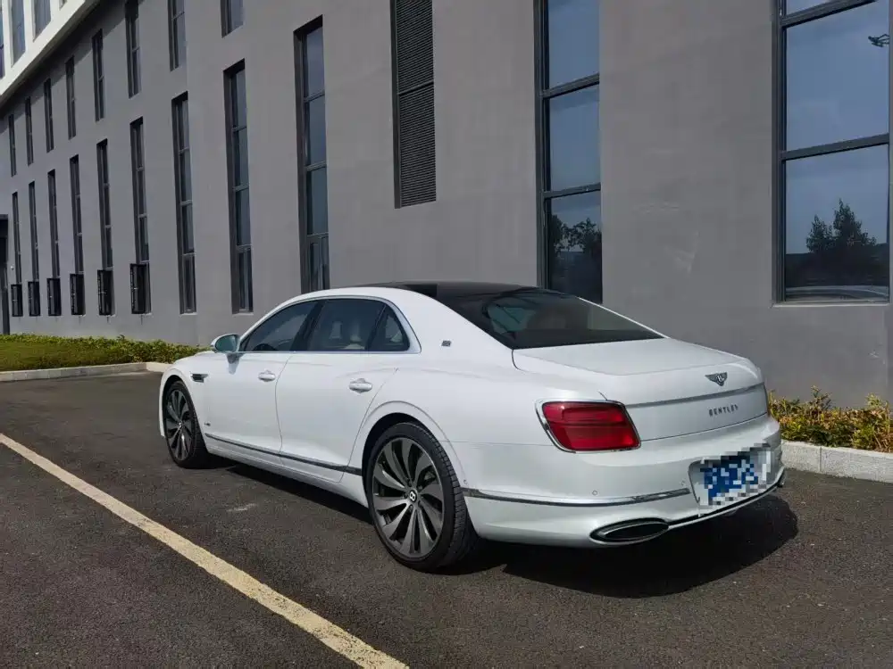 Bentley Flying Spur — миниатюра 11