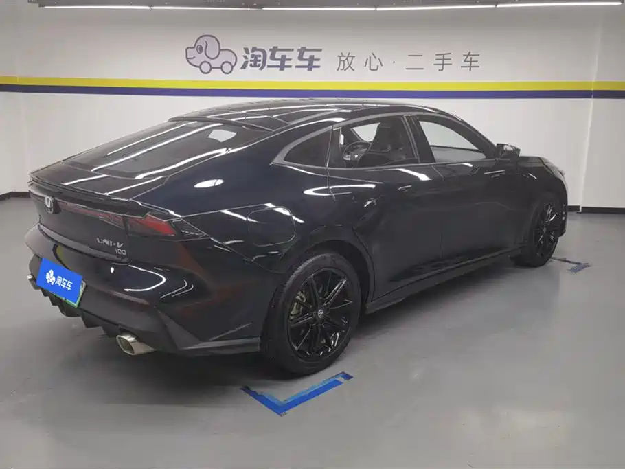 CHANGAN  UNI V SMART IDD