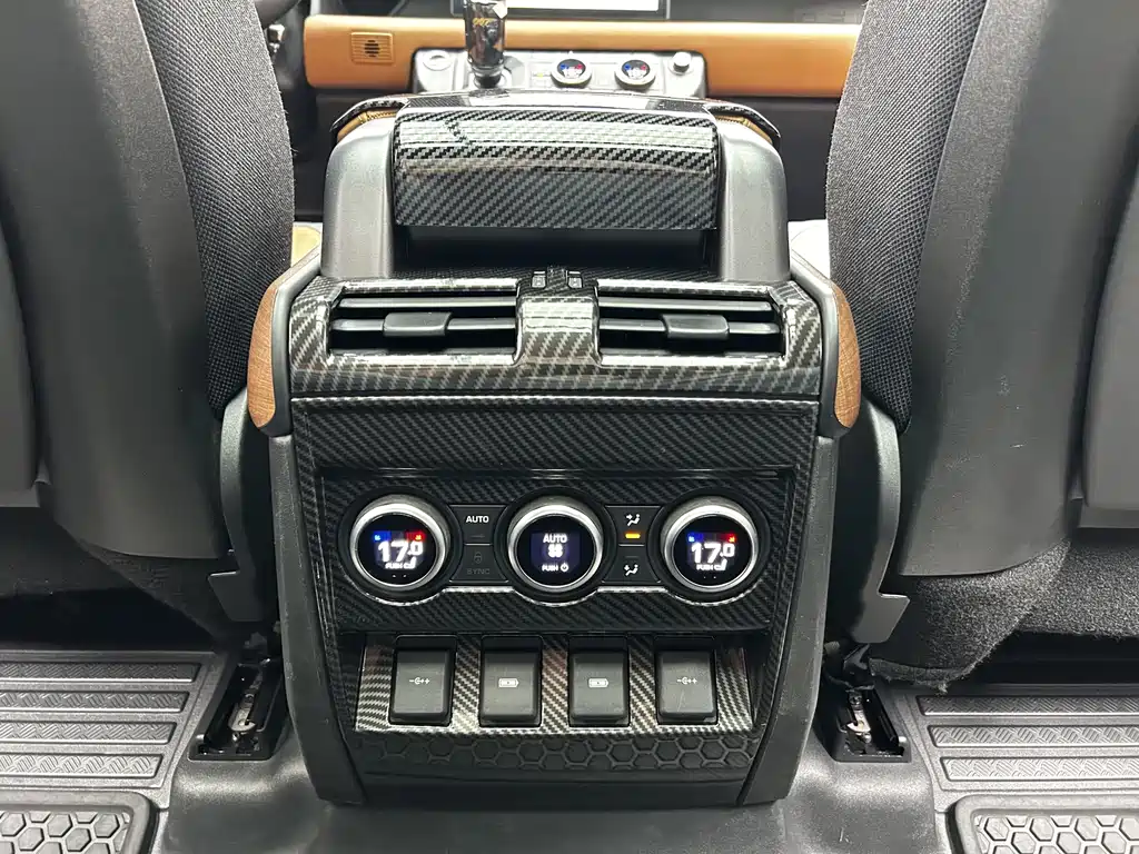 Land Rover Defender — миниатюра 14