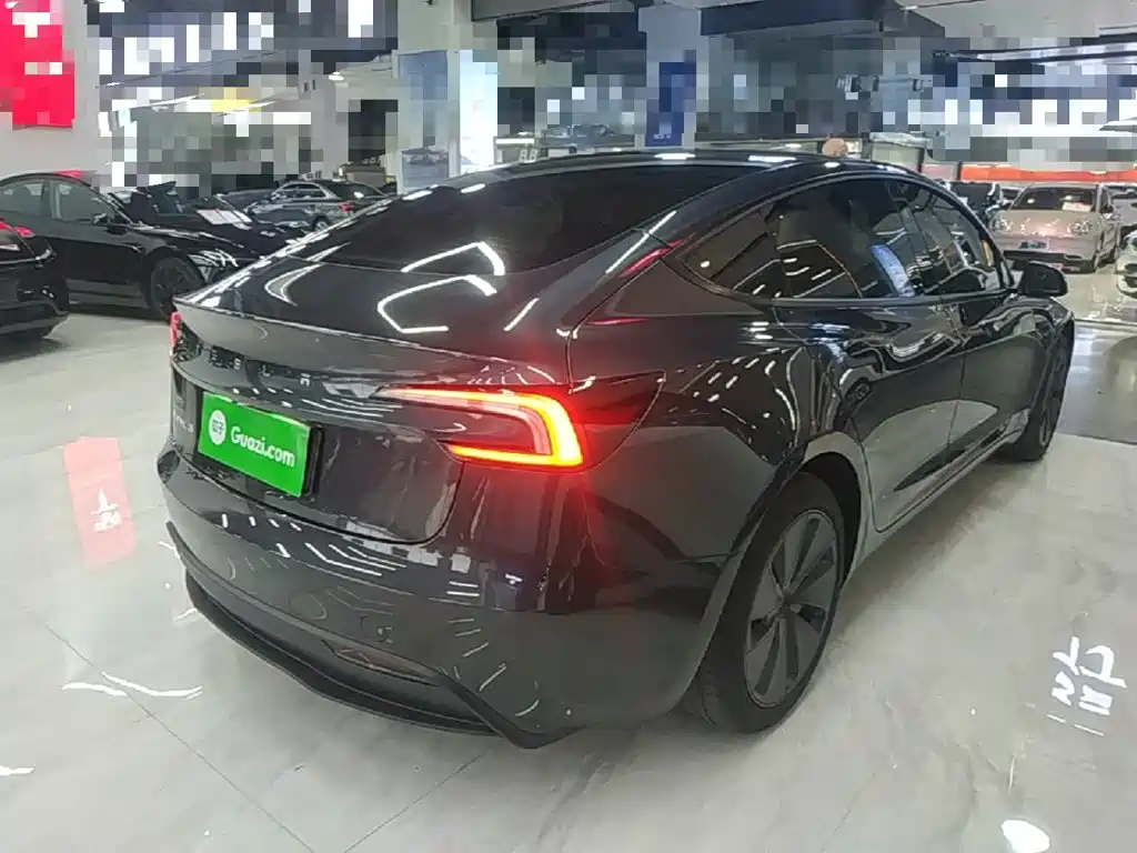 Tesla Model 3 — миниатюра 7