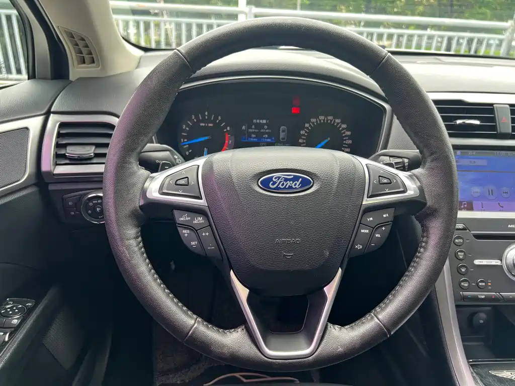 Ford Mondeo — миниатюра 12