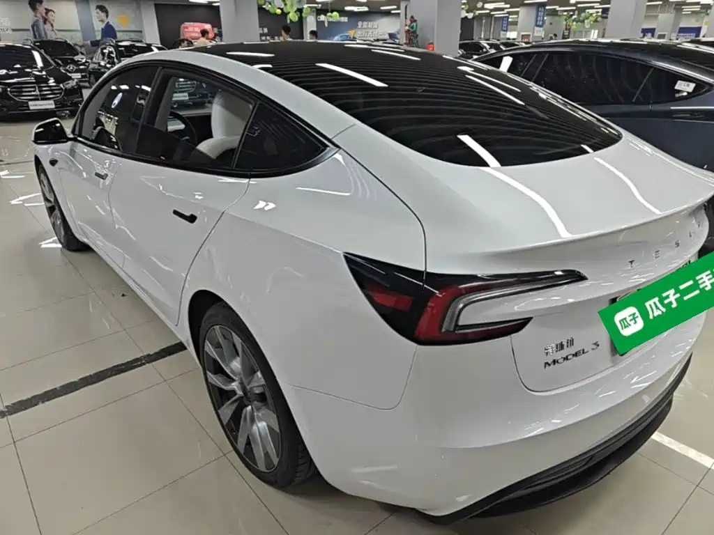 Tesla Model 3 — миниатюра 5