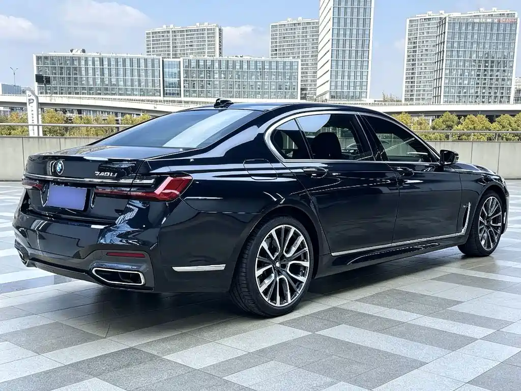 BMW 7 Series — миниатюра 7