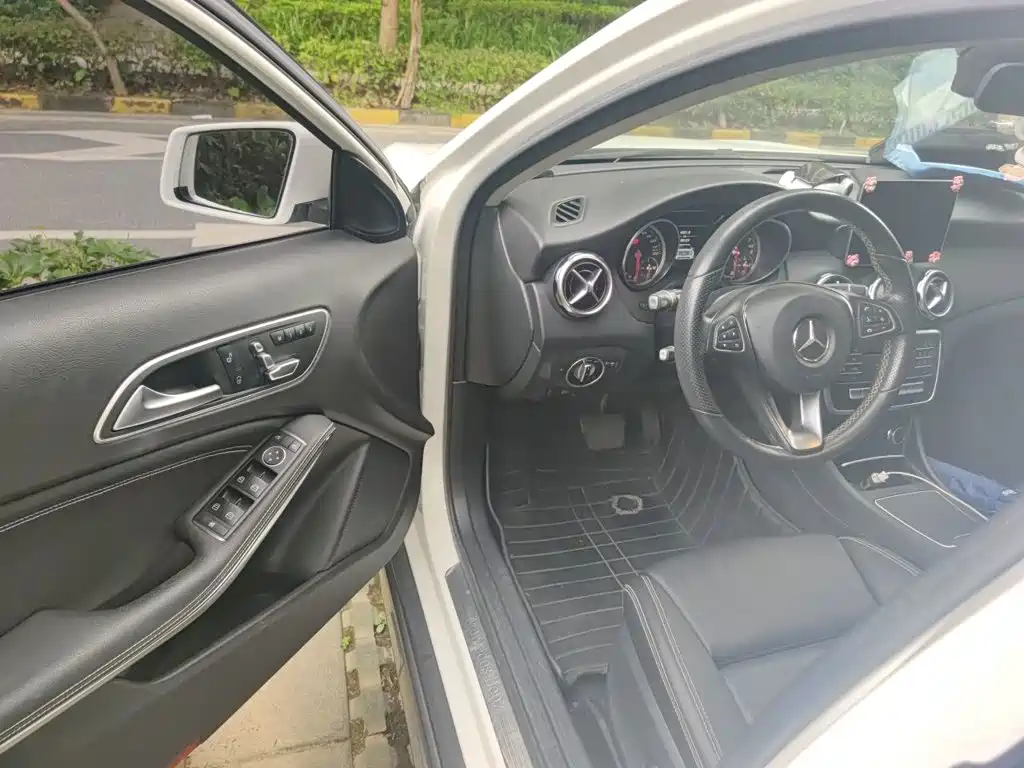 Mercedes-Benz GLA — миниатюра 12